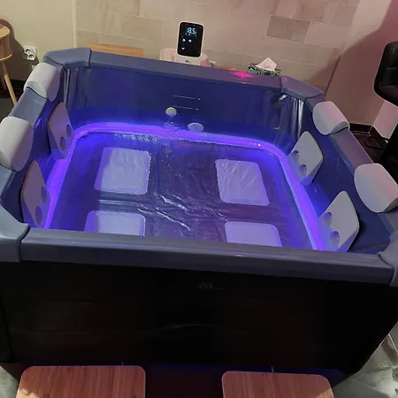 Cozy With Private Jacuzzi, Modern Comfort 아파트 두에